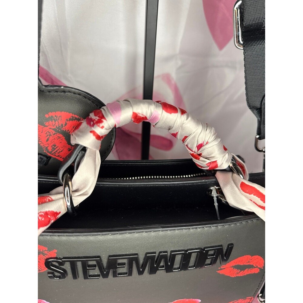 Steve Madden Bevelyn Lip Print Top Handle Crossbody Satchel Bag - Picture 2 of 7